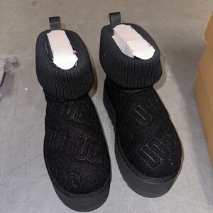 UGG CLASSIC PLATFORM FELTED size 7